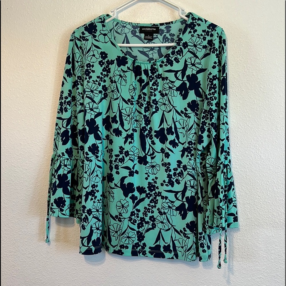 Liz Claiborne floral print blouse with crew neck and bell sleeves
